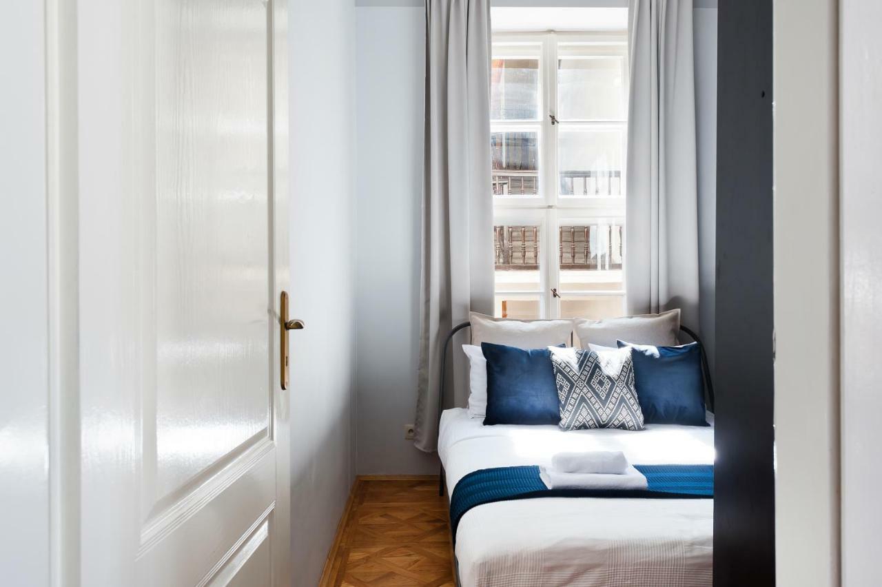 Square Apartment - Loftaffair Krakow Bagian luar foto